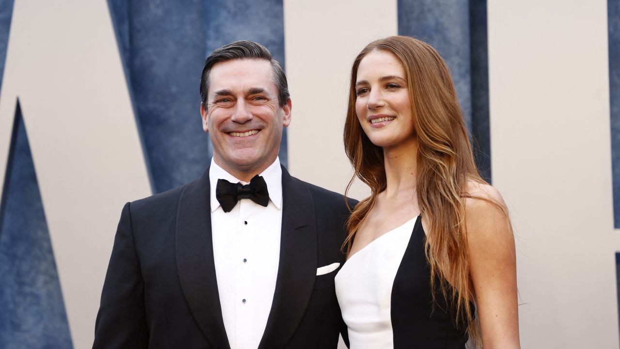 Jon Hamm says it's 'exciting' to be married to 'Mad Men' co-star Anna ...