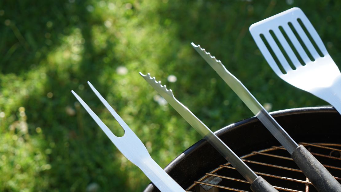 Metal cutlery staples for outdoor cooking.