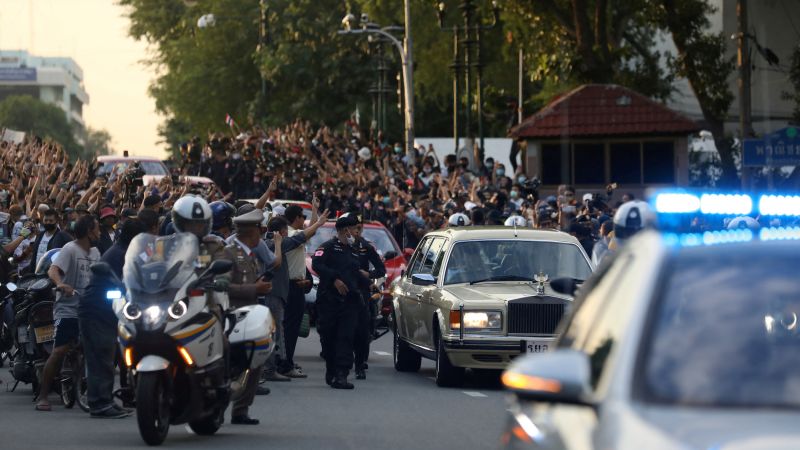 NextImg:They faced life in prison for blocking the Queen's motorcade. But these Thai protesters just got acquitted | CNN