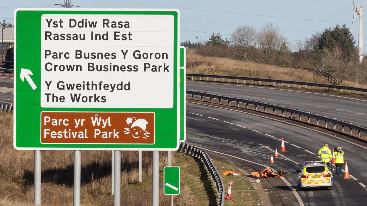 A bilingual traffic sign on the A465 in Tredegar, Wales. 
