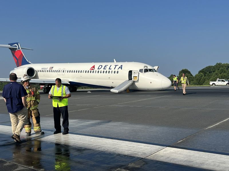 Delta plane lands with nose gear up at Charlotte airport CNN