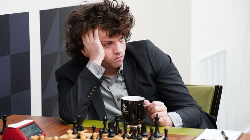 Hans Niemann strikes back at Magnus Carlsen & Hikaru over chess cheating  allegations - Dexerto