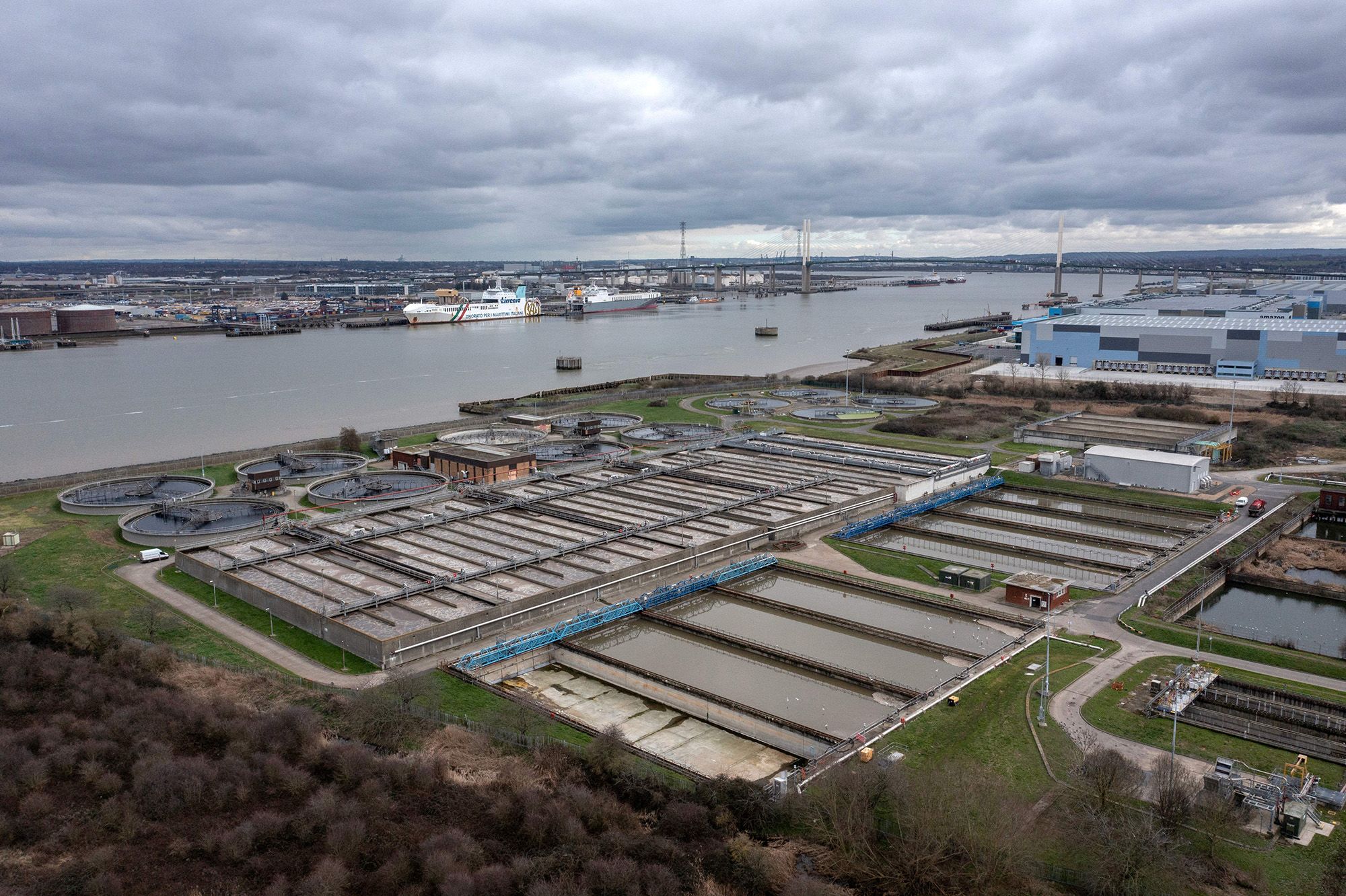 The company supplying water to millions of Londoners is in deep trouble |  CNN Business تدهور حالة مياه التايمز