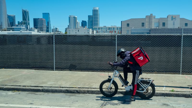 NextImg:DoorDash is offering hourly pay to fix a problem with food orders | CNN Business