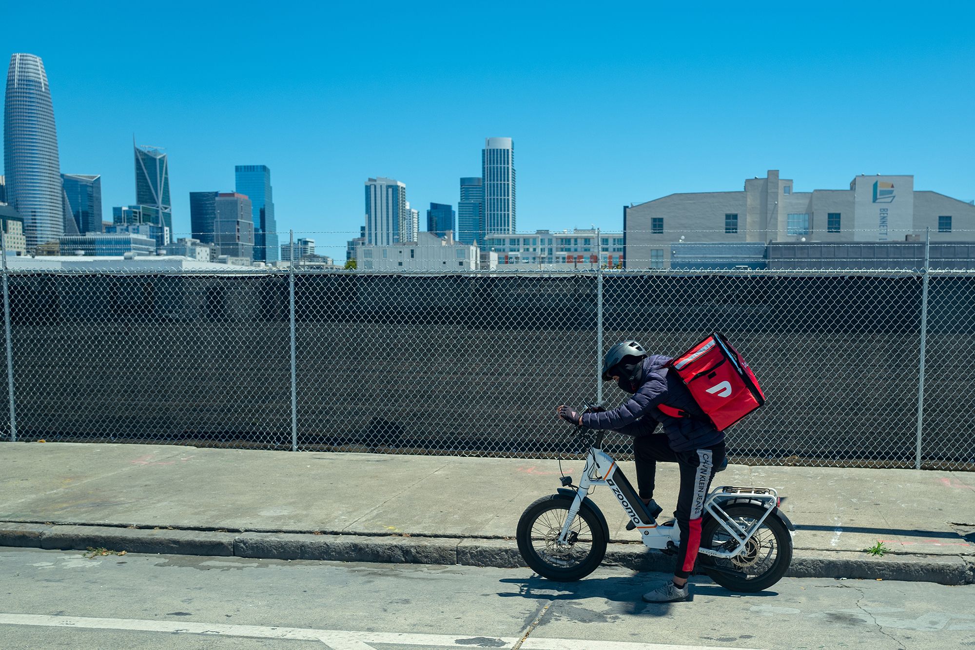 DoorDash Driver Switches to hHourly Pay. He Receives $0 in Tips