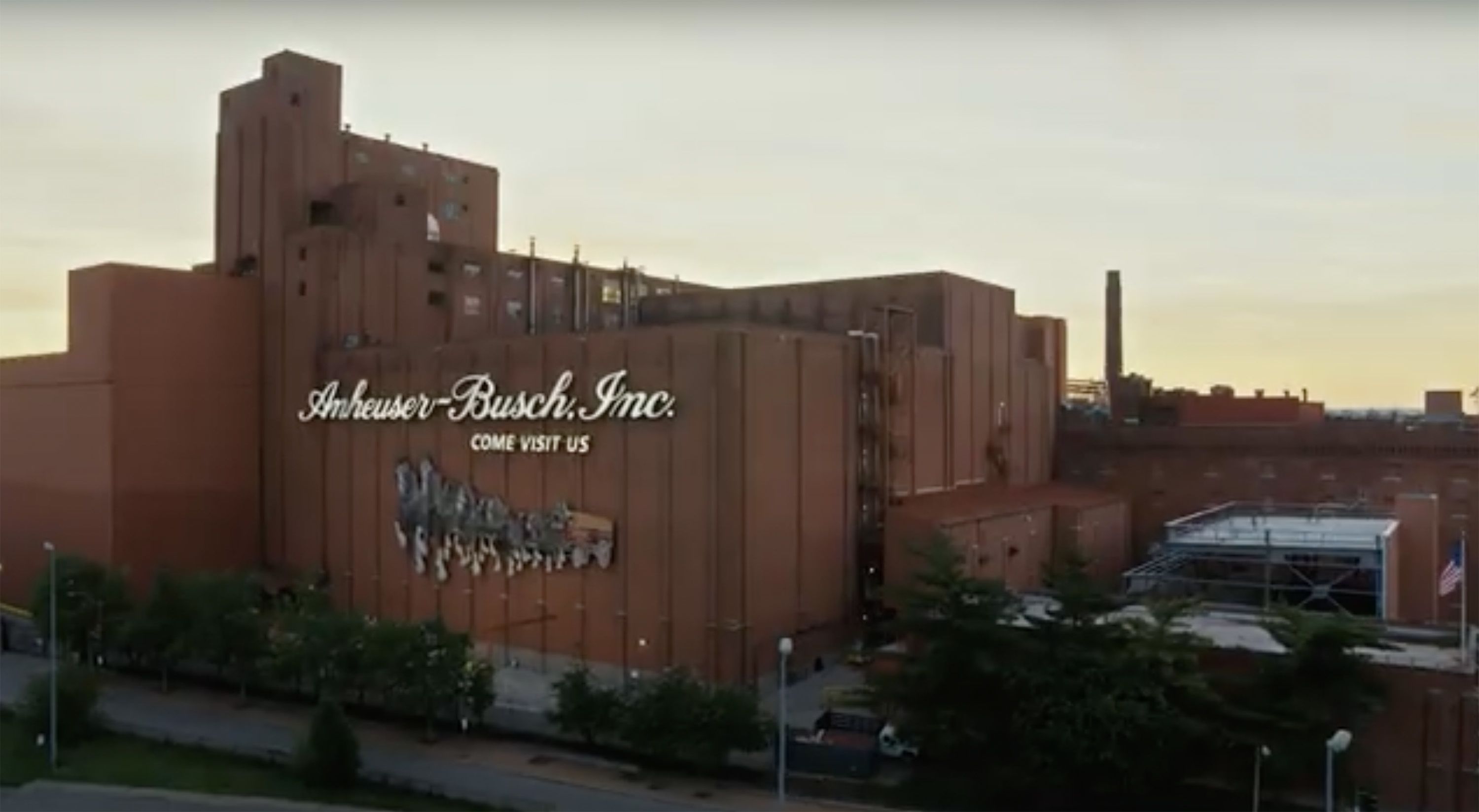 St. Louis' Anheuser-Busch salutes the baseball careers of