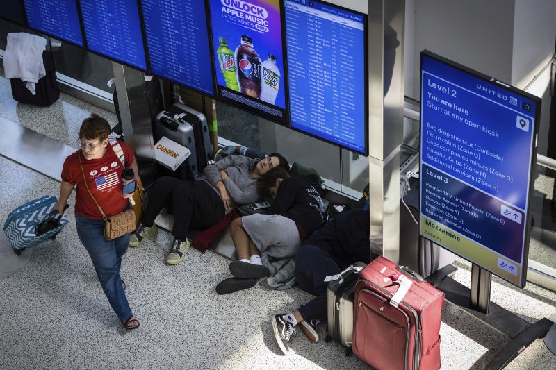 United delayed sales bag