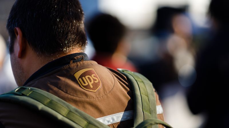NextImg:With a month before strike deadline, Teamsters walk away from talks with UPS | CNN Business