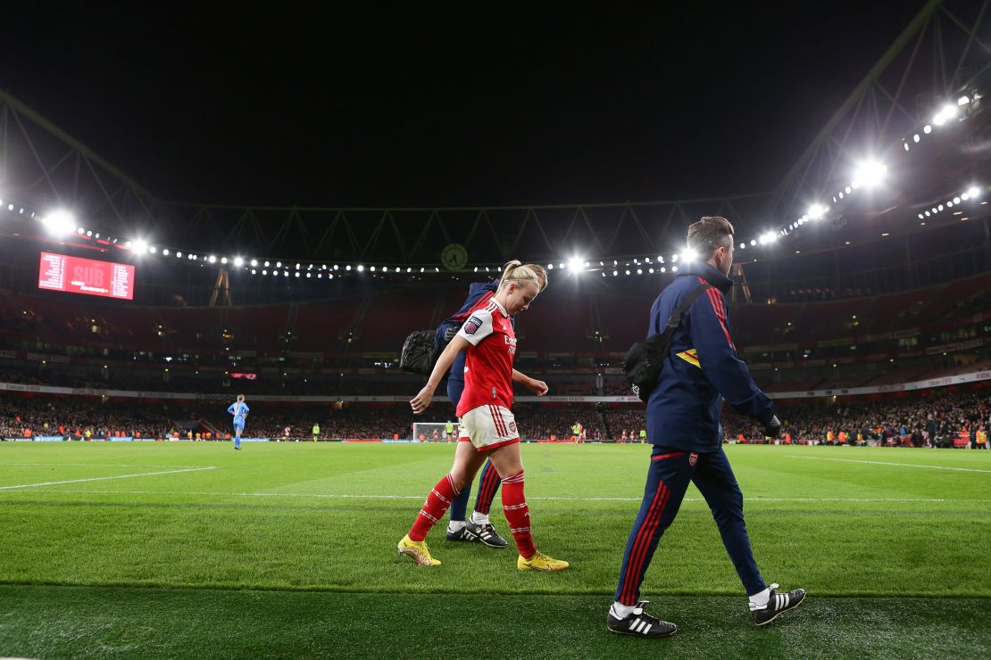 LONDON, ENGLAND - NOVEMBER 19: Beth Mead of Arsenal comes off injured during the FA Women's Super League match between Arsenal and Manchester United at Emirates Stadium on November 19, 2022 in London, United Kingdom. (Photo by Jacques Feeney/Offside/Offside via Getty Images)