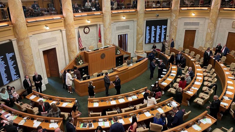 NextImg:States have been on a tax-cutting spree, but revenues are now weakening | CNN Politics