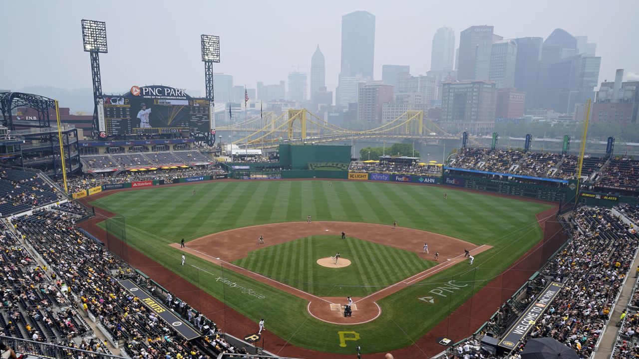 Pittsburgh Pirates player wears face mask during game that was delayed