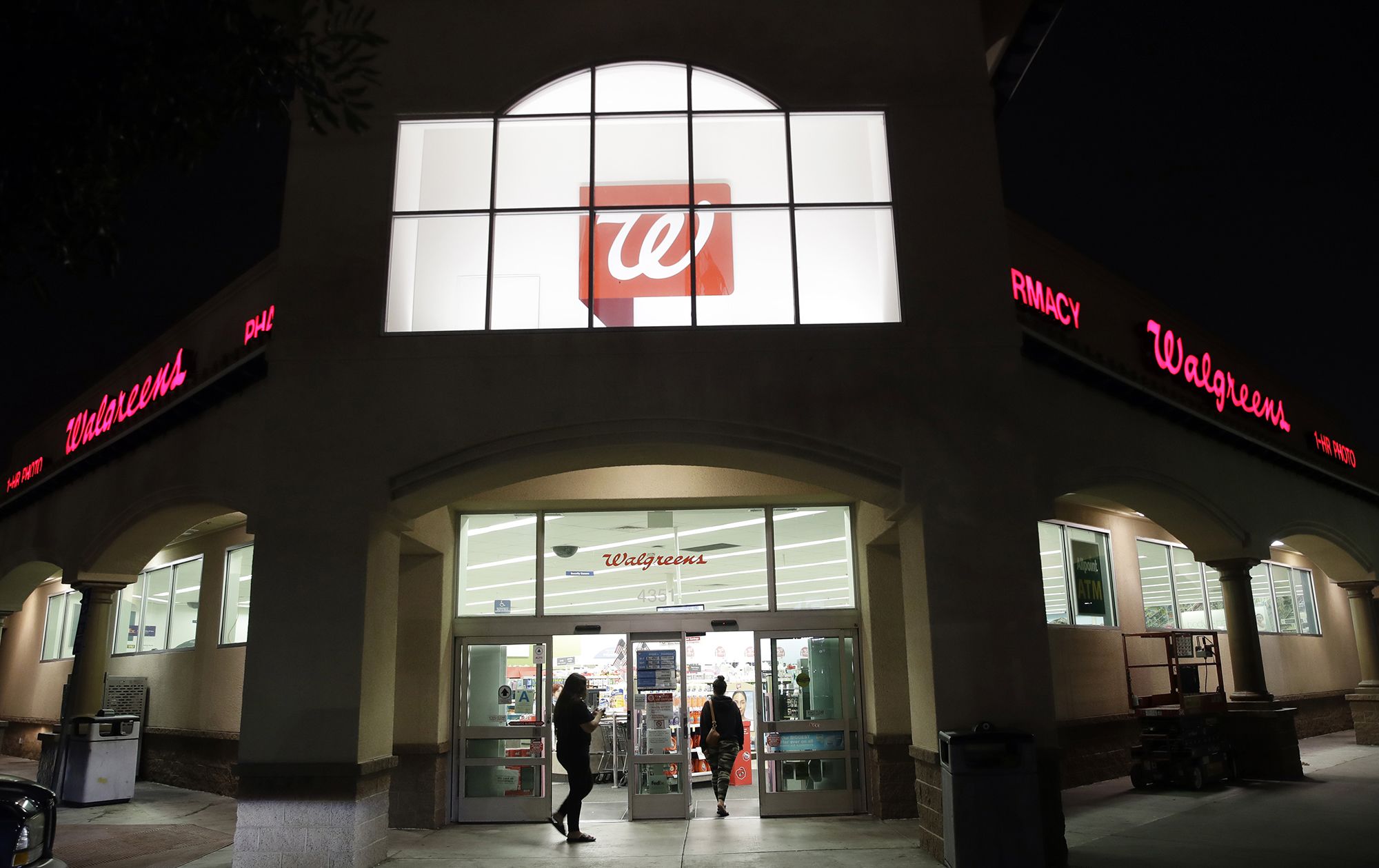 Walgreens profit tumbles, slashes guidance amid significant drop in Covid  vaccine demand