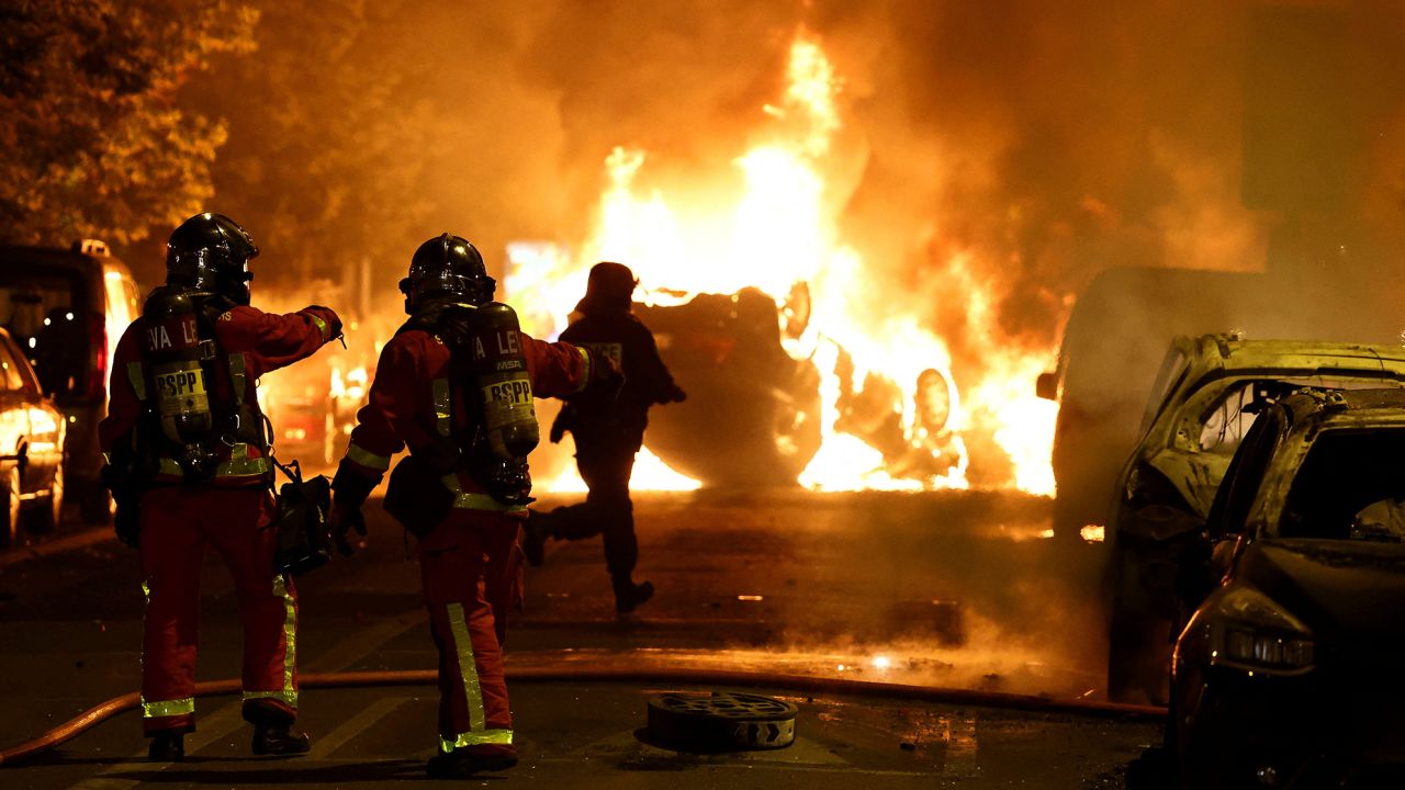Firefighters and french police operate during clashes between protesters and police, after the death of Nahel, a 17-year-old teenager killed by a French police officer during a traffic stop, in Nanterre, Paris suburb, France, June 28, 2023. REUTERS/Stephanie Lecocq


