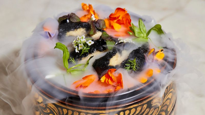 NextImg:Lab-grown chicken debuts in San Francisco restaurant | CNN Business