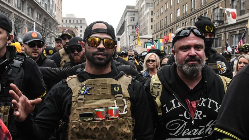 Des membres de Proud Boys condamnés à une amende de plus d’un million de dollars dans le cadre d’une poursuite civile pour destruction d’église « haineuse et ouvertement raciste »