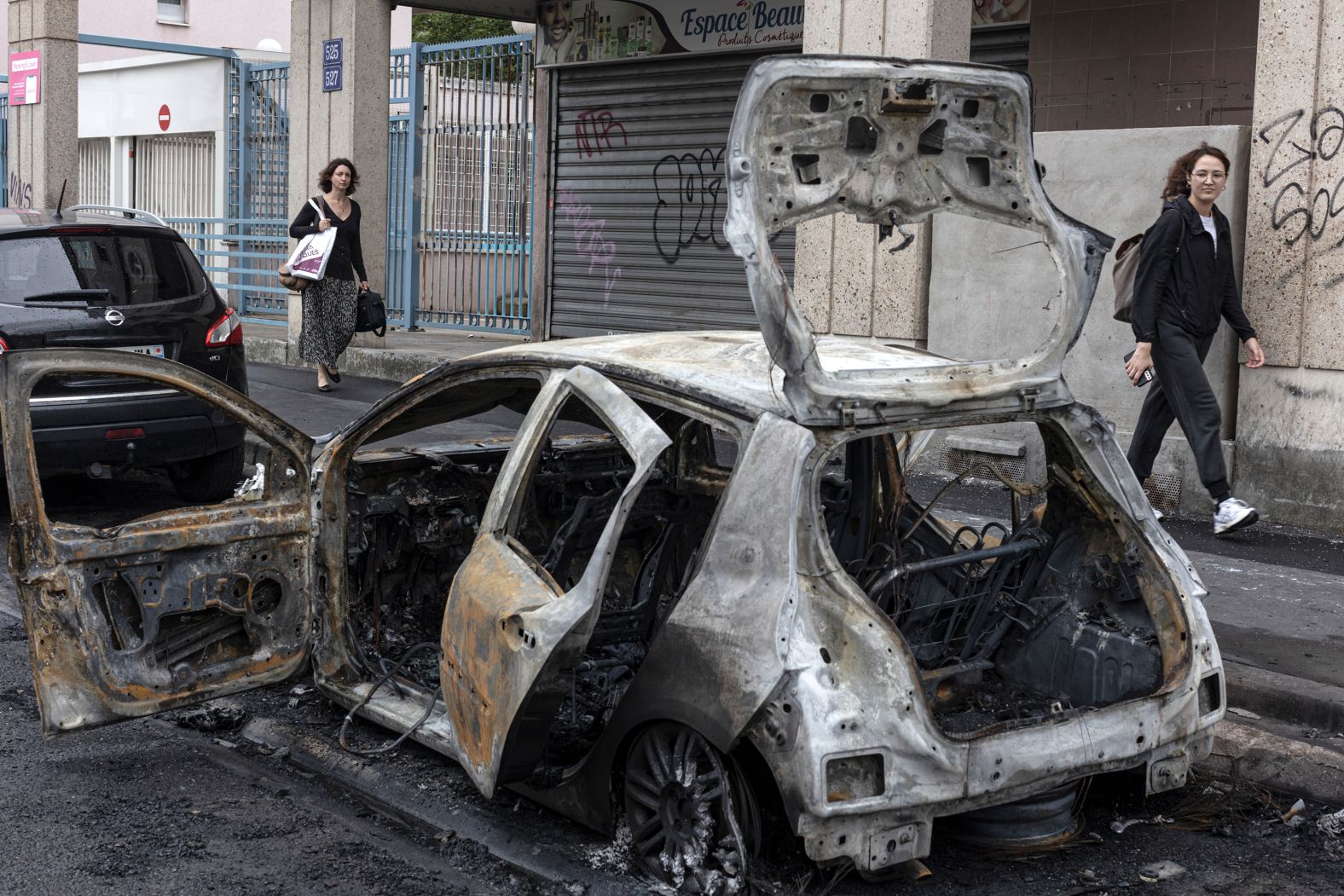 In pictures: Protests erupt across France after police shooting | CNN