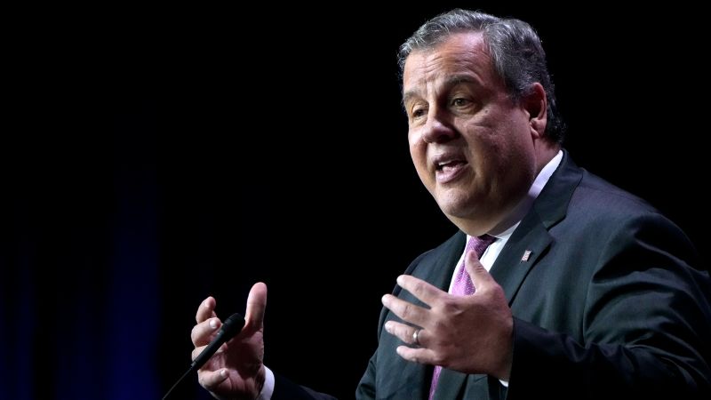 NextImg:Christie calls back-and-forth between Trump and DeSantis a teenage 'food fight' | CNN Politics