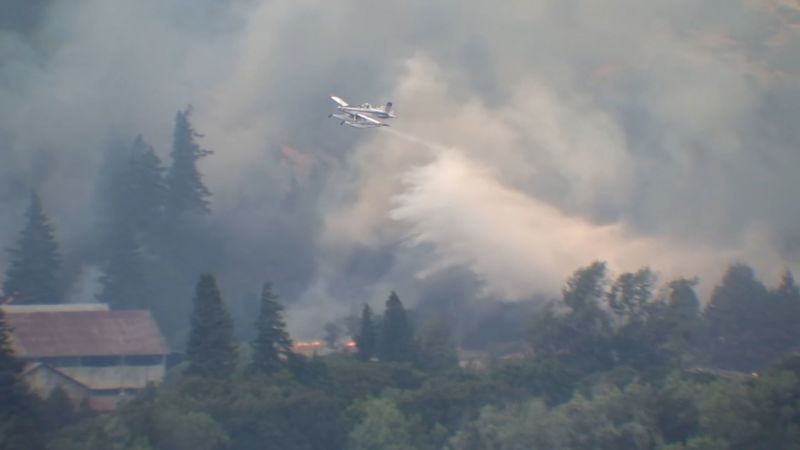 NextImg:Washington's Tunnel 5 Fire burns structures, forces hundreds from homes | CNN