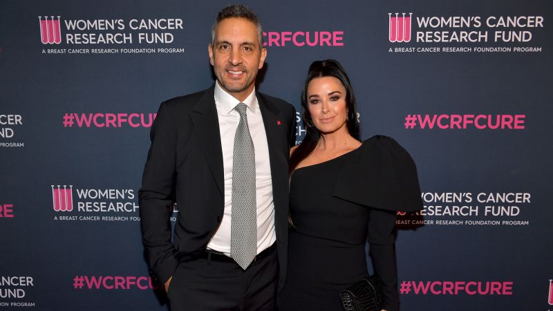 NextImg:Kyle Richards and Mauricio Umansky deny they are divorcing | CNN
