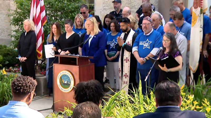 NextImg:Highland Park marks year since July 4th parade shootings with moment of silence | CNN