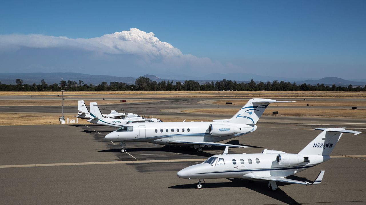 Private jets emit at least 10 times more pollutants than commercial planes per passenger