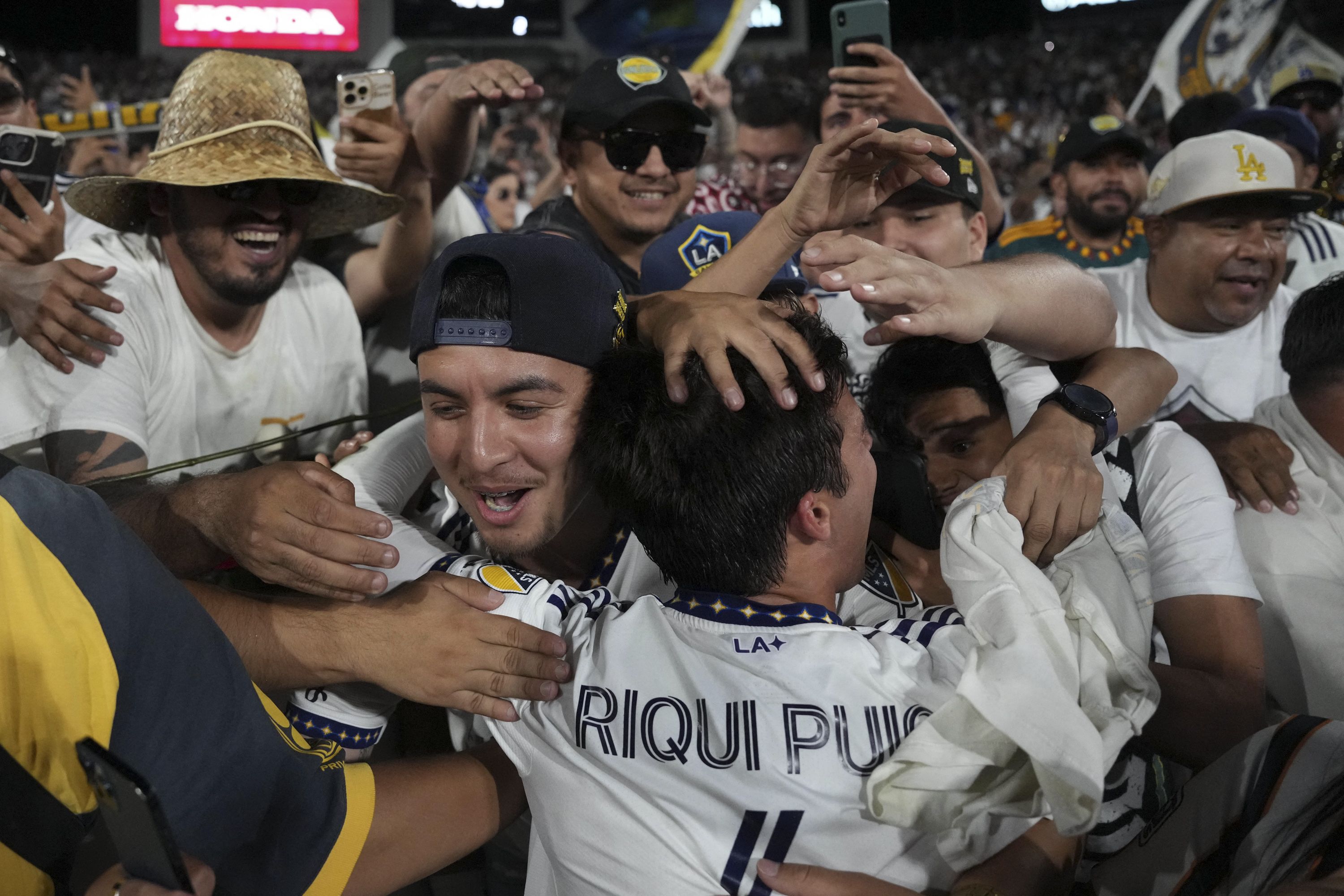 Riqui Puig leads Galaxy to win over LAFC in front of MLS record crowd of  82,110