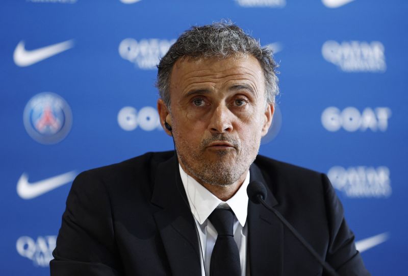 Kylian Mbappé: New PSG coach Luis Enrique swerves question on