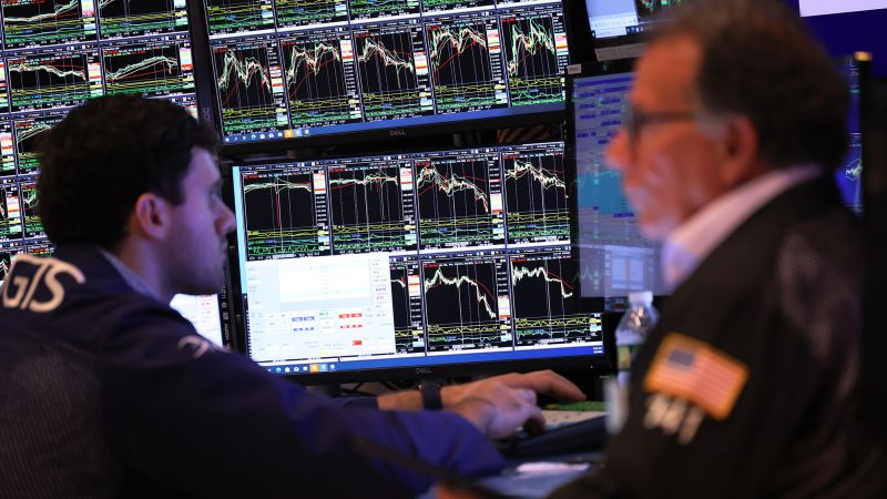 NextImg:Dow tumbles by more than 400 points, on pace for biggest one-day decline since March | CNN Business