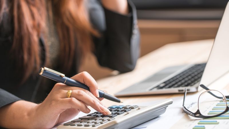 NextImg:Americans are pulling money out of their 401(k) plans at an alarming rate | CNN Business