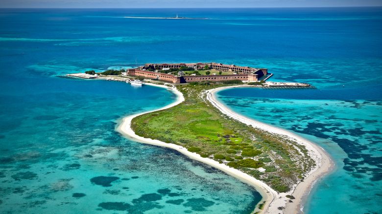 Flying above Fort Jefferson, Seaplane photography in the Dry Tortugas