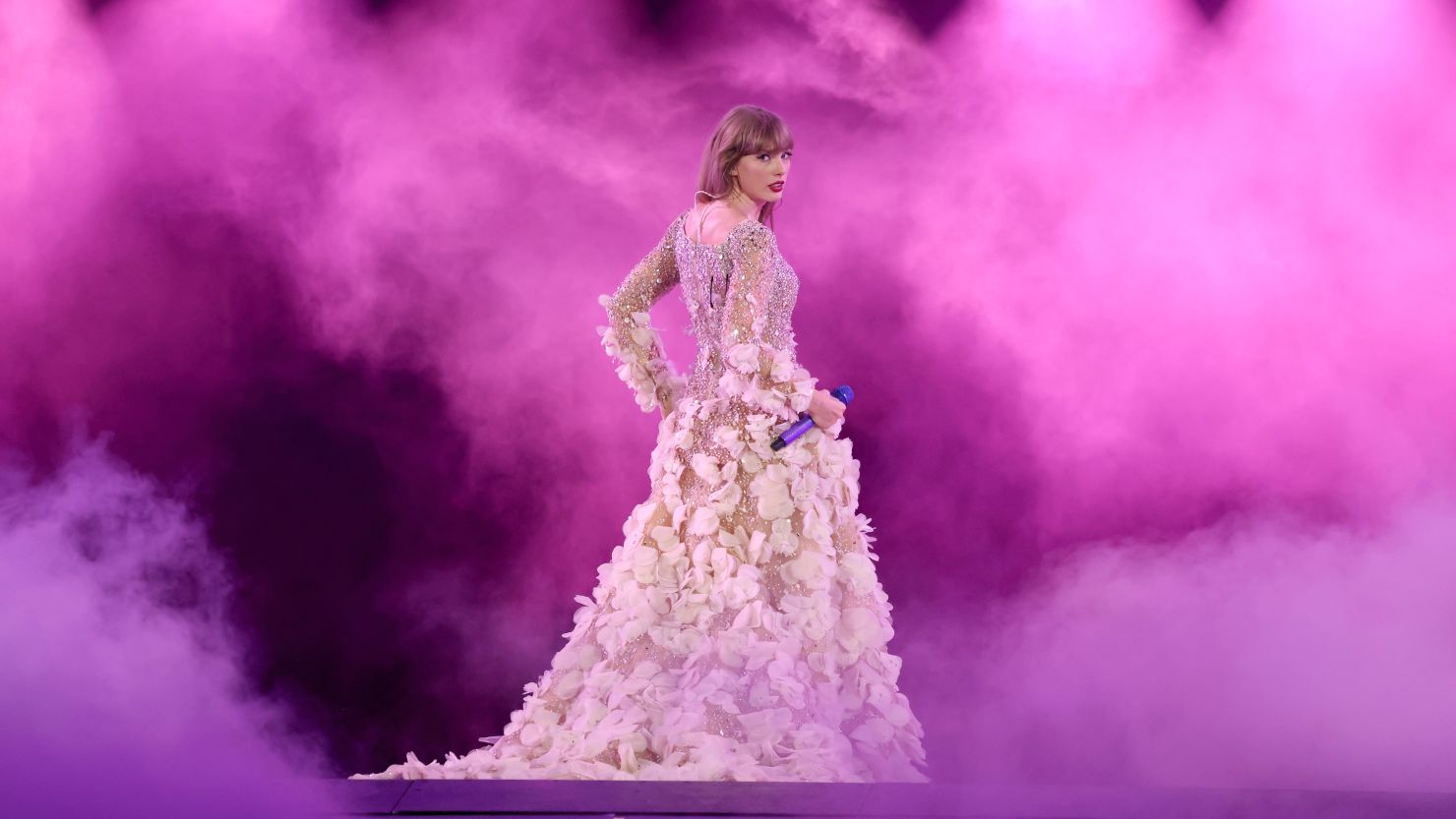 Taylor Swift an 'honorary' Victoria's Secret Angel