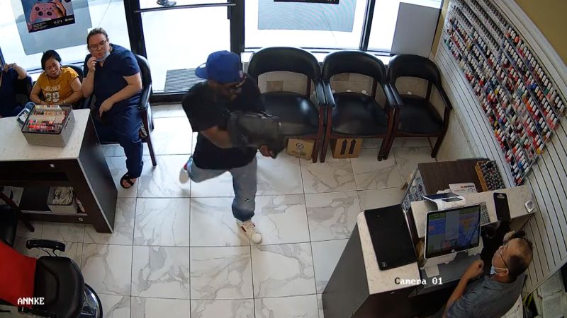 Atlanta nail salon robbery goes awry as customers completely ignore demands | CNN