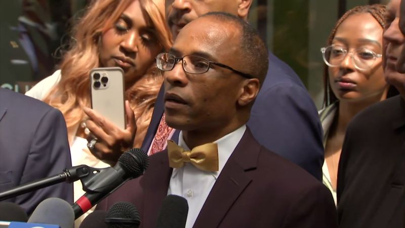 NextImg:Black principals call for investigation of Chicago school district after they were fired from their jobs | CNN