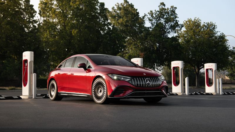 NextImg:Mercedes-Benz to adopt Tesla's EV charging standard in North America | CNN Business