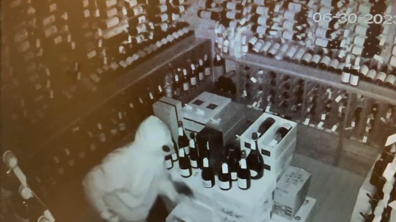 Video: See how this man stole $500k worth of liquor | CNN