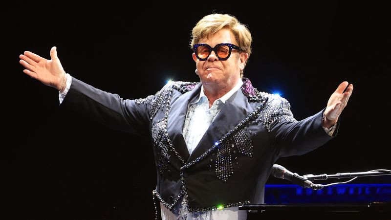 Video: Elton John gives special message to fans at final show | CNN