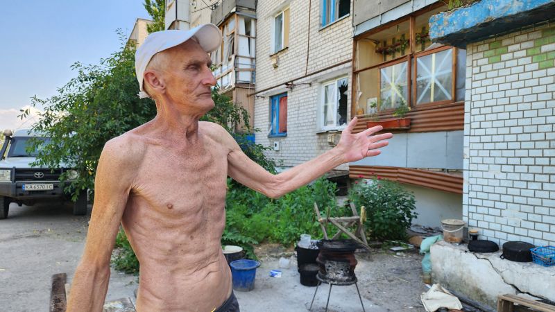 NextImg:'We are waiting for that minute when the war ends.' Residents of a Ukrainian frontline town cling on to life | CNN