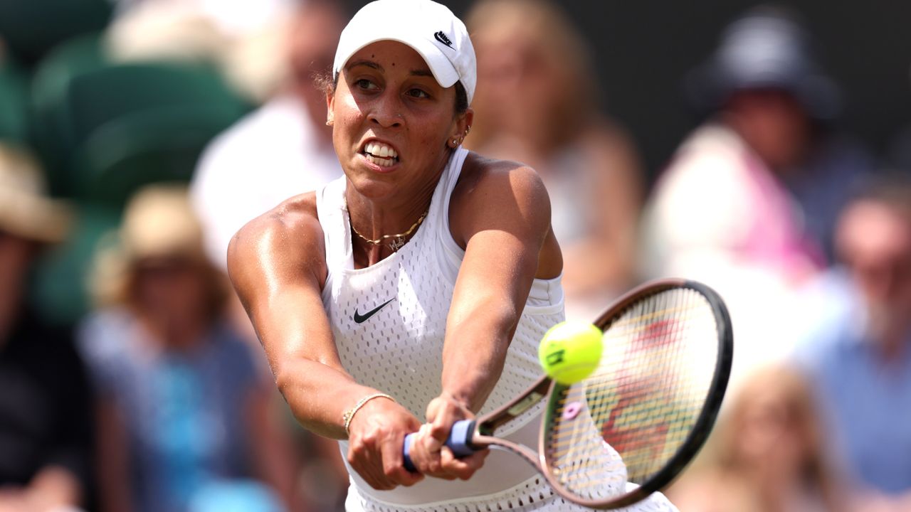 LONDON, ENGLAND - JULY 10: Madison Keys of the United States serves a backhand against Mira Andreeva in their women's singles fourth round match on day eight of The Championships Wimbledon 2023 at the All England Lawn Tennis and Croquet Club on July 10, 2023 in London, England Are.  ,  (Photo by Clive Brunskill/Getty Images)