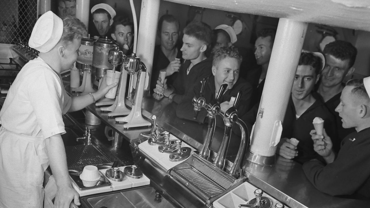 Eiscreme an Bord der USS Maryland in Chicago, Illinois, im Jahr 1939.