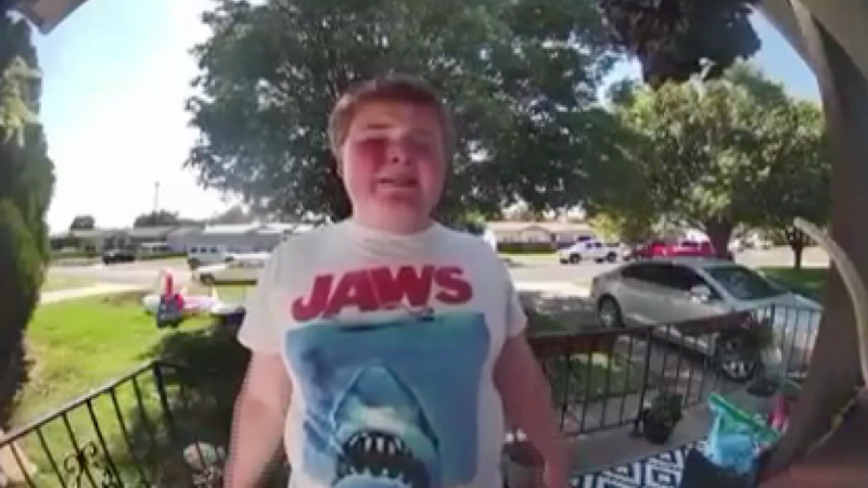 Bullied boy knocked on neighbor’s door to look for friends. See what happened next