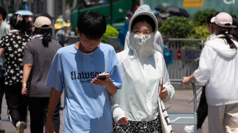 NextImg:China's heat wave leads to record-breaking production of electricity | CNN Business