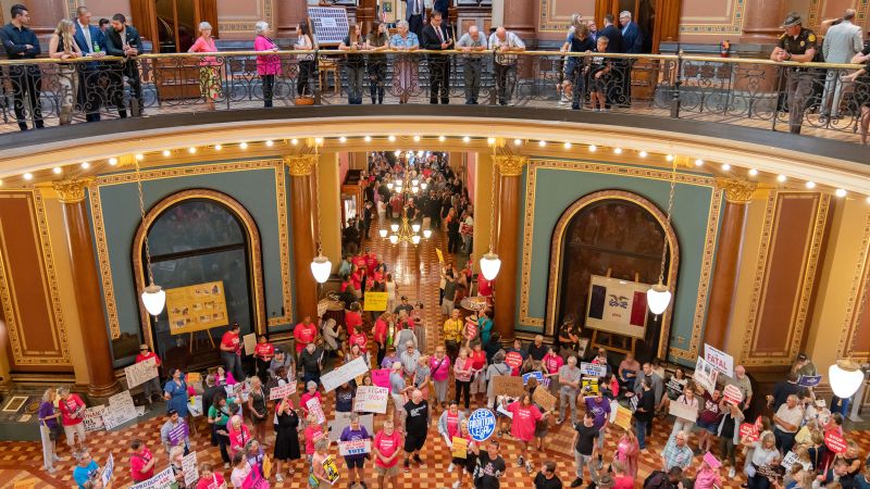 Les républicains de l’Iowa avancent une interdiction de l’avortement de 6 semaines lors d’une session spéciale