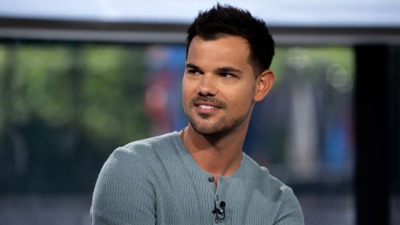 NextImg:We've been saying Taylor Lautner's name wrong | CNN