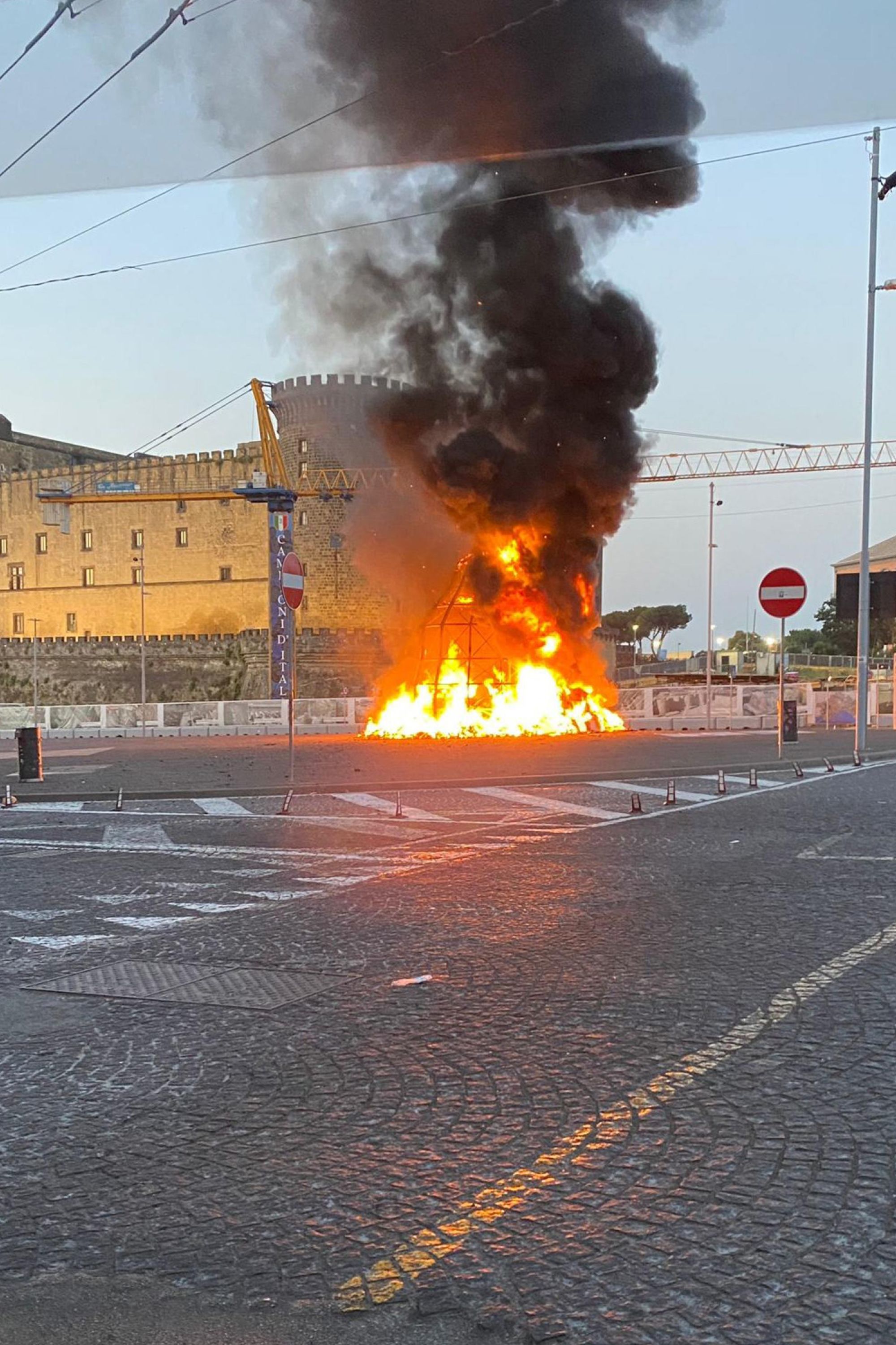 Indian Flame Sex - Italian artist Michelangelo Pistoletto's 'Venus of the Rags' installation  destroyed in fire in Naples | CNN