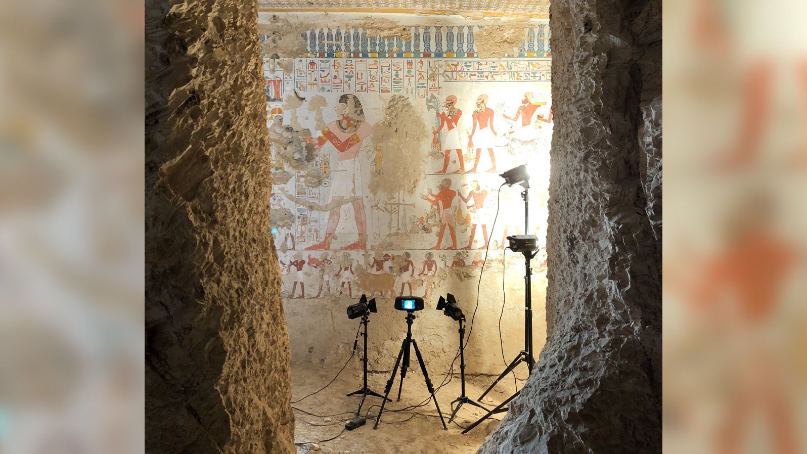 How hidden details in ancient Egyptian tomb paintings are revealed