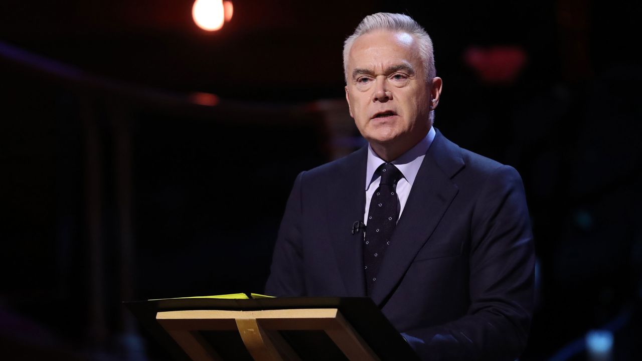 LONDON, ENGLAND - JANUARY 27: BBC newsreader Huw Edwards speaks at the UK Holocaust Memorial Day Commemorative Ceremony in Westminster on January 27, 2020 in London, England. 2020 marks the 75th anniversary of the liberation of Auschwitz-Birkenau. Holocaust memorial day takes place annually on the 27th of January, remembering the liberation of Auschwitz-Birkenau, and honoring survivors of the Holocaust, Nazi Persecution, and subsequent genocides in Bosnia, Cambodia, Rwanda, Darfur. (Photo by Chris Jackson/Getty Images)