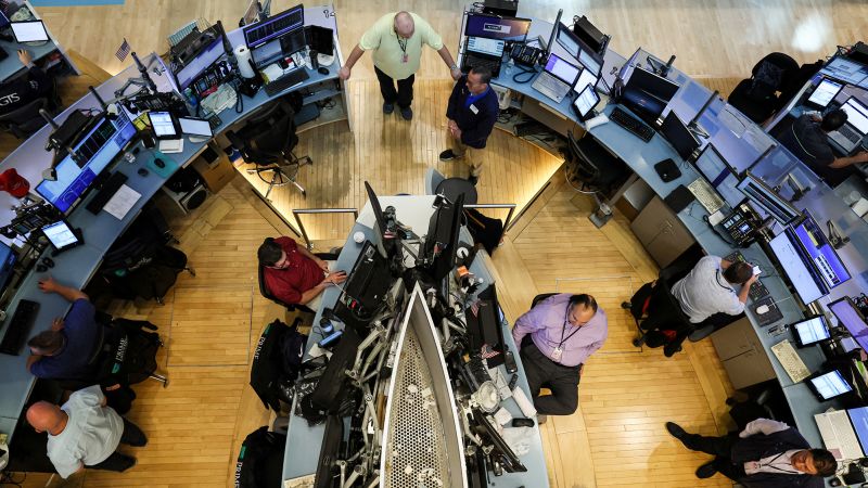 NextImg:Another earnings season begins, but investors are already looking beyond it | CNN Business