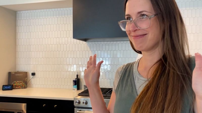Video: Kristen Knutson finds success on social media portraying ‘boomer mom’ | CNN