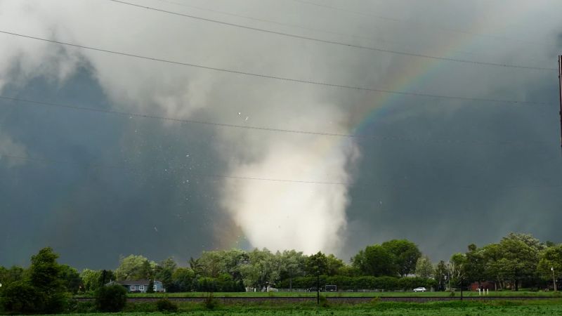 Video: Rare tornado filmed outside Chicago | CNN