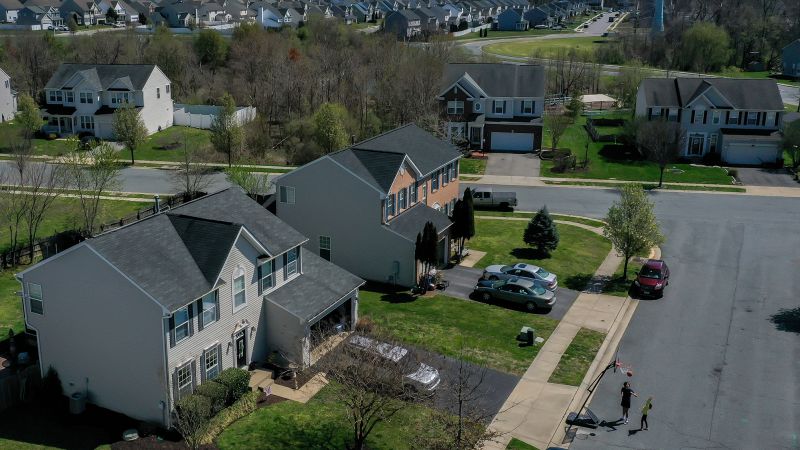 NextImg:Mortgage rates jump higher, closing in on 7% | CNN Business